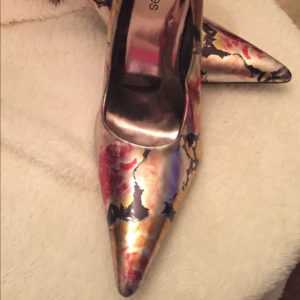 Multicolored Metallic Party Pump!!